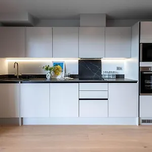 https://stylish-apartments-with-balcony-for-upper-apartments.brighton-hotels-england.com
